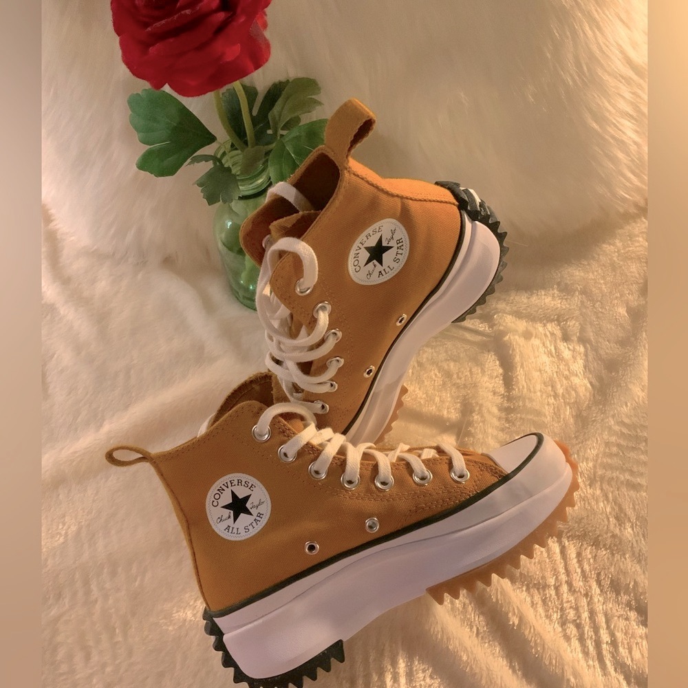 Run Star Hike Hi - Gold color converse platform sneakers. Sz 4.5